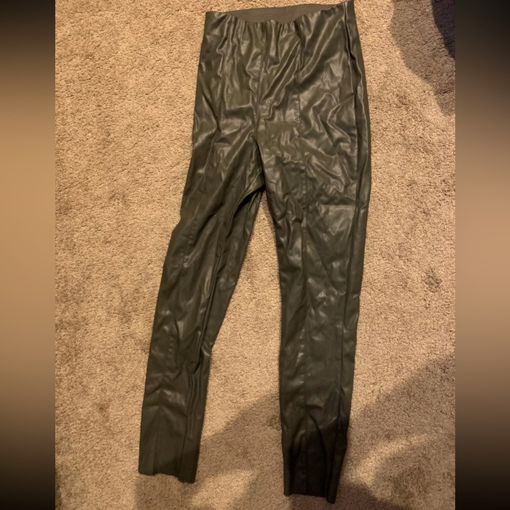 Green pull on faux leather leggings!